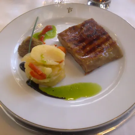 De Ξενοδοχείο 4*