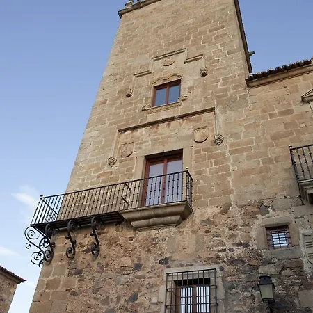 De Caceres