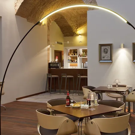 De Ξενοδοχείο 4*