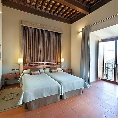 Otel De Caces