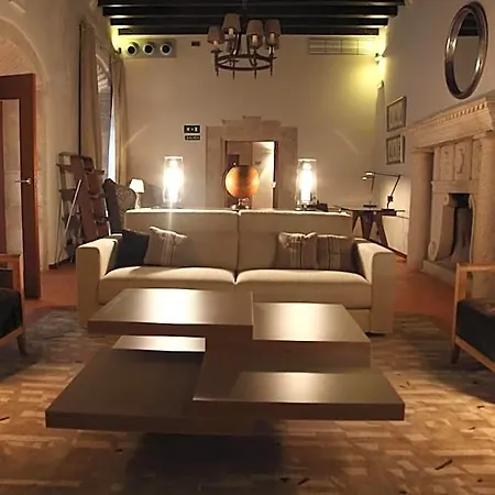Otel De Caces