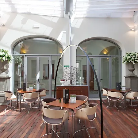 Hotel De 4*