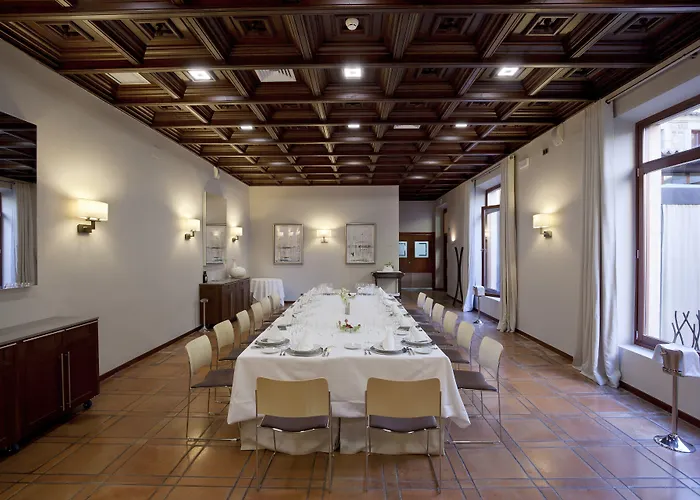 卡塞雷斯旅馆 4*